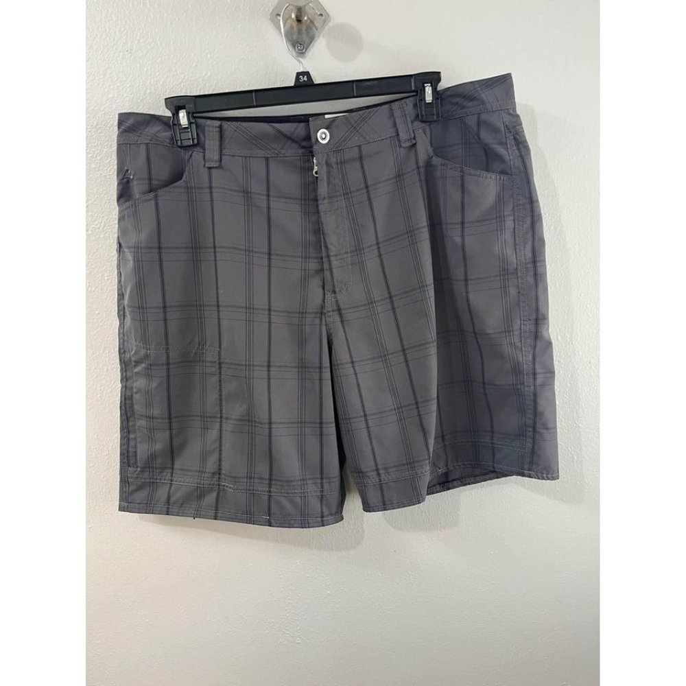 Alpine Design Mens gray panel shorts size 40